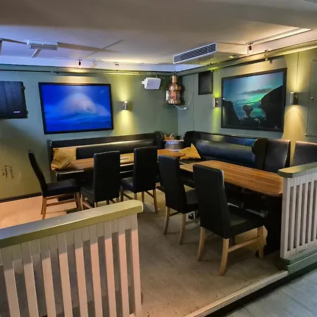 فندق مبيت وإفطار Torget Hotell