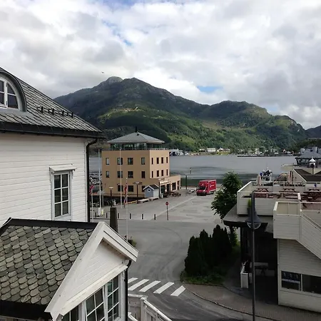 Bed & Breakfast Torget Hotell Maloy