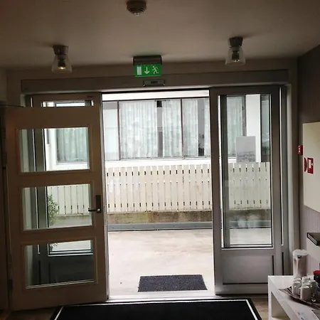 לינה וארוחת בוקר Torget Hotell