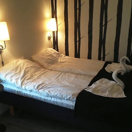 לינה וארוחת בוקר Torget Hotell מוליי