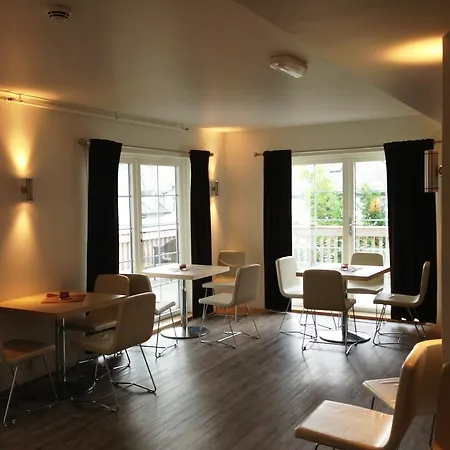 לינה וארוחת בוקר Torget Hotell מוליי