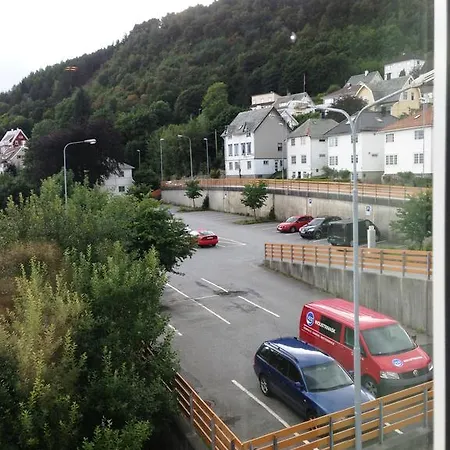 לינה וארוחת בוקר Torget Hotell מוליי